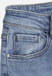 Renee - Niebieskie Casualowe Jeansy Flare Regular Waist z Bawełną Joshea. Okazja: na co dzień. Kolekcja: plus size. Kolor: niebieski. Długość: krótkie. Styl: casual #5