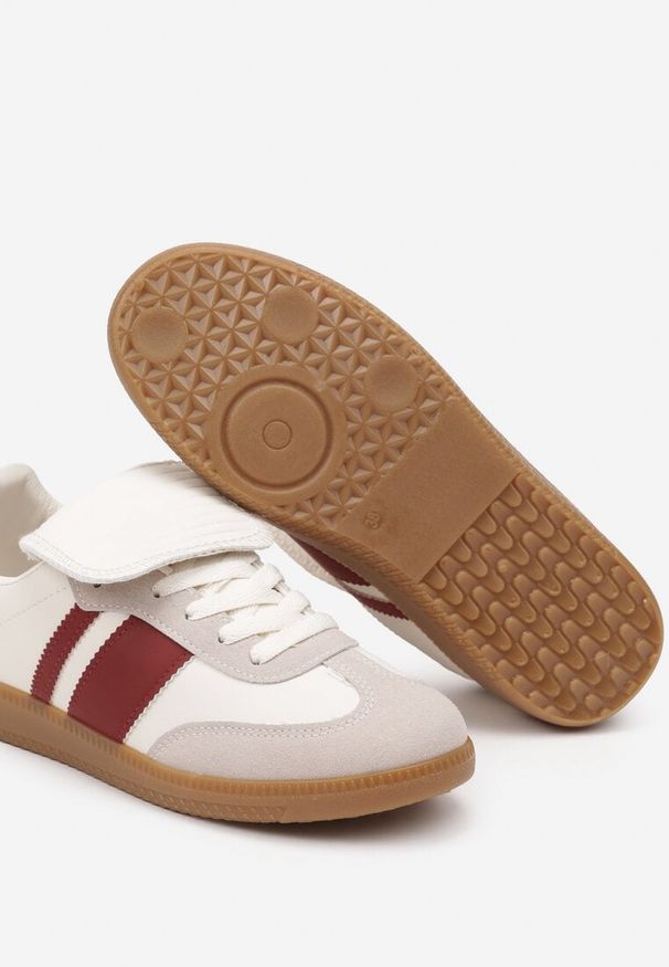 Born2be - Beżowo-Bordowe Sneakersy Tenisówki Ozdobione Wywinięciem Myrloria. Okazja: na co dzień, na spacer. Kolor: beżowy. Materiał: jeans. Wzór: aplikacja. Sport: turystyka piesza
