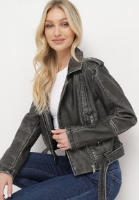 Born2be - Szara Kurtka Ramoneska z Ozdobnym Paskiem na Dole i Asymetrycznym Suwakiem Etoisa. Okazja: na co dzień. Kolor: szary. Materiał: jeans. Długość rękawa: krótki rękaw. Długość: krótkie. Styl: casual, elegancki #6