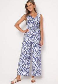 Born2be - Niebieski Kombinezon z Dodatkiem Wiskozy Wykończony Paskiem i Gumką w Talii Corivia. Okazja: na co dzień. Kolor: niebieski. Materiał: wiskoza. Styl: casual, elegancki #1