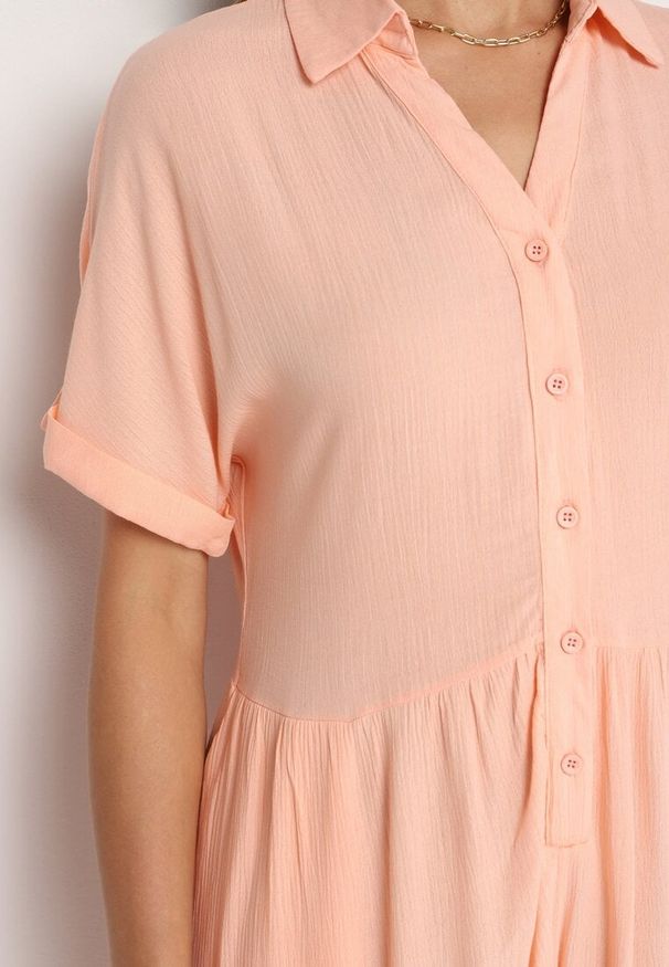 Born2be - Pomarańczowy Wiskozowy Kombinezon z Koszulową Górą Zapinany na Guziki z Krótkimi Spodniami Vikota. Kolor: pomarańczowy. Materiał: wiskoza. Długość rękawa: krótki rękaw. Długość: krótkie. Sezon: wiosna, lato