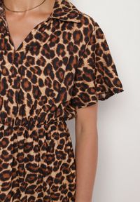 Born2be - Czarna Wiskozowa Rozkloszowana Sukienka Koszulowa Ralessea. Okazja: na co dzień. Kolor: czarny. Materiał: wiskoza. Typ sukienki: koszulowe. Styl: elegancki, casual
