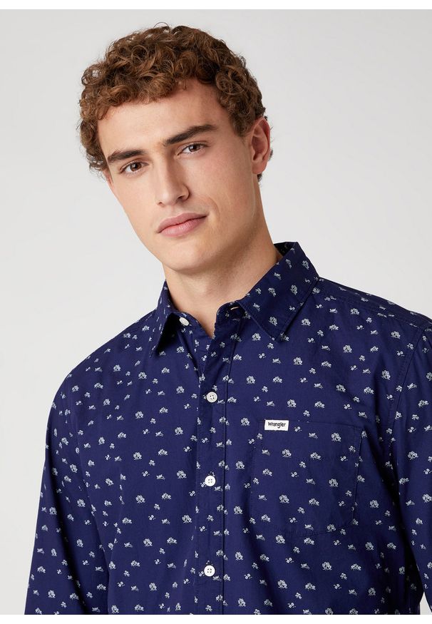 Wrangler - MĘSKA KOSZULA MATERIAŁOWA WRANGLER LS 1PKT SHIRT INDIGO W5D0N4452 112130102. Materiał: materiał