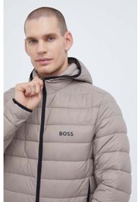 Boss Green - BOSS kurtka BOSS ATHLEISURE męska kolor beżowy przejściowa. Okazja: na co dzień. Kolor: beżowy. Materiał: syntetyk, poliester. Styl: casual #4