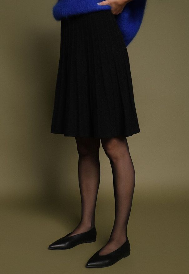 Born2be - Czarna Rozkloszowana Spódnica z Kaszmirem i Wysokim Stanem Agrea. Okazja: na co dzień. Stan: podwyższony. Kolor: czarny. Materiał: kaszmir. Styl: casual, elegancki