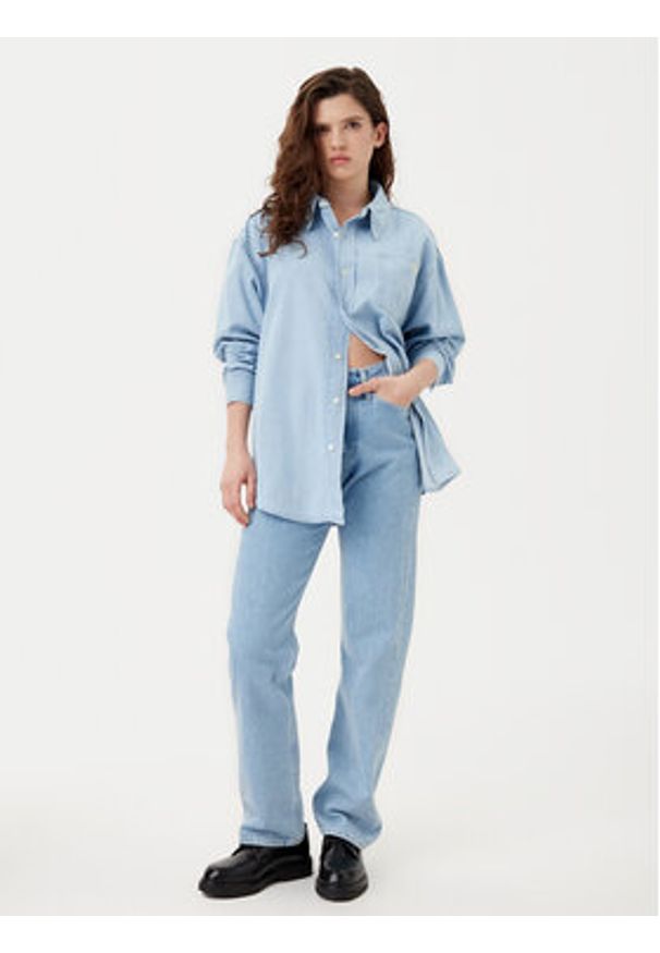 Calvin Klein Jeans Koszula jeansowa J20J225010 Błękitny Oversize. Kolor: niebieski. Materiał: bawełna