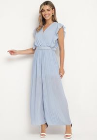 Born2be - Jasnoniebieski Plisowany Kombinezon z Szerokimi Nogawkami i Wiązanym Paskiem Audra. Okazja: na co dzień. Kolor: niebieski. Sezon: wiosna, lato. Styl: elegancki, casual #1