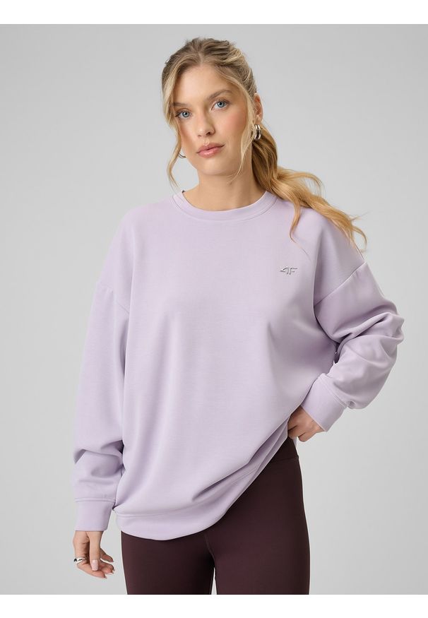 4f - 4F Bluza dresowa regular z modalem damska - fioletowa L. Okazja: na co dzień. Typ kołnierza: bez kaptura. Kolor: fioletowy. Materiał: dresówka. Wzór: gładki. Styl: casual