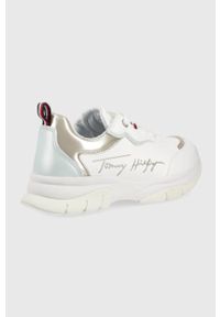 TOMMY HILFIGER - Tommy Hilfiger sneakersy dziecięce kolor biały. Nosek buta: okrągły. Zapięcie: sznurówki. Kolor: biały. Materiał: guma. Obcas: na platformie