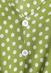 Renee - Jasnozielona Sukienka z Bawełny o Rozkloszowanym Kroju z Gumką w Talii Emilla. Okazja: na co dzień, do pracy, na spotkanie biznesowe. Kolor: zielony. Materiał: bawełna. Długość rękawa: krótki rękaw. Typ sukienki: rozkloszowane. Styl: casual, biznesowy, elegancki #5