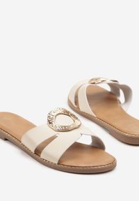 Born2be - Beżowe Klapki z Ozdobną Klamrą Addnelia. Okazja: na co dzień, na spacer. Kolor: beżowy. Sezon: lato. Styl: elegancki, casual #6