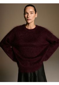 Reserved - Sweter z moherem - mahoniowy. Kolor: brązowy. Materiał: moher #1