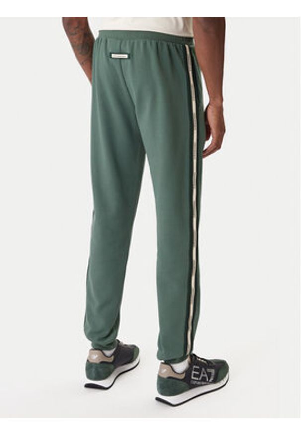 EA7 Emporio Armani Spodnie dresowe 7M001482 AF12660 U7260 Zielony Regular Fit. Kolor: zielony. Materiał: syntetyk, bawełna