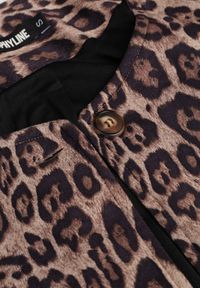 Renee - Beżowa Marynarka Ozdobiona Panterkowym Printem Enavel. Okazja: na spotkanie biznesowe, do pracy. Kolor: beżowy. Wzór: nadruk, aplikacja. Styl: biznesowy, elegancki, klasyczny #2