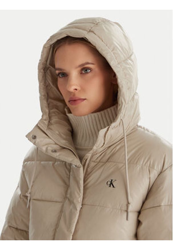 Calvin Klein Jeans Kurtka zimowa LV047D505G Beżowy Relaxed Fit. Kolor: beżowy. Materiał: syntetyk. Sezon: zima