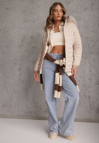 Renee - Jasnobeżowa Przejściowa Kurtka z Pikowaniem Bocznymi Ściągaczami i Kapturem Fezizia. Okazja: na co dzień. Kolor: beżowy. Materiał: futro, poliester, jeans. Styl: casual, elegancki #6