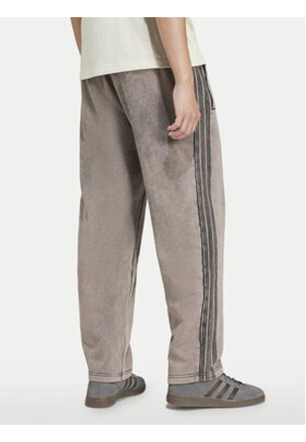 Adidas - adidas Spodnie dresowe Premium Essentials Retro JD0217 Szary Loose Fit. Kolor: szary. Materiał: bawełna