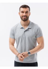 Ombre Clothing - Zestaw koszulek bawełnianych polo 3-pak - szare V11 - Rozmiar: XL. Okazja: na co dzień. Typ kołnierza: polo. Kolor: szary. Materiał: bawełna. Wzór: haft, aplikacja. Sezon: wiosna, lato. Styl: klasyczny, sportowy, wizytowy, casual