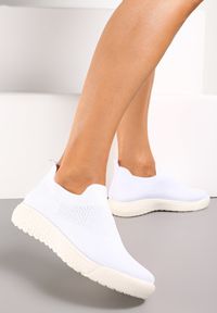 Renee - Białe Buty Sportowe ze Skarpetkową Cholewką i Ściągaczem Arnalli. Kolor: biały. Materiał: materiał. Szerokość cholewki: normalna #1