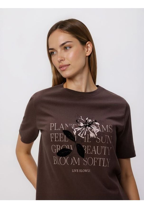 Reserved - Bawełniany t-shirt z nadrukiem - beżowy. Kolor: beżowy. Materiał: bawełna. Wzór: nadruk