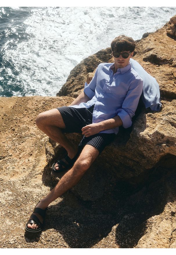 Pako Lorente - PAKO LORENTE – Błękitna koszula z lnu i bawełny. Kolor: niebieski, biały, czarny. Materiał: bawełna, len. Długość rękawa: długi rękaw. Długość: długie. Sezon: wiosna, lato