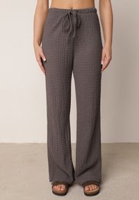 Born2be - Szary Letni Komplet Top Typu Kamizelka i Spodnie z Teksturowanej Tkaniny Echoviane. Kolor: szary. Materiał: tkanina #3