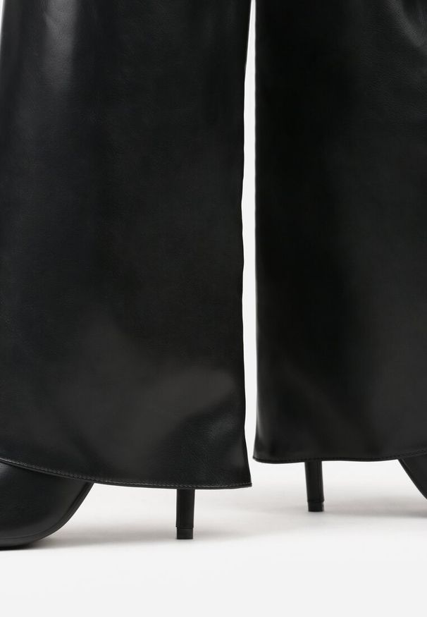 Renee - Czarne Kozaki na Szpilce z Wywiniętą Cholewką Zdobioną Aplikacją Kłódką Vetidore. Nosek buta: szpiczasty. Zapięcie: zamek. Kolor: czarny. Szerokość cholewki: normalna. Wzór: aplikacja. Materiał: skóra, materiał. Sezon: zima. Obcas: na szpilce. Wysokość obcasa: średni