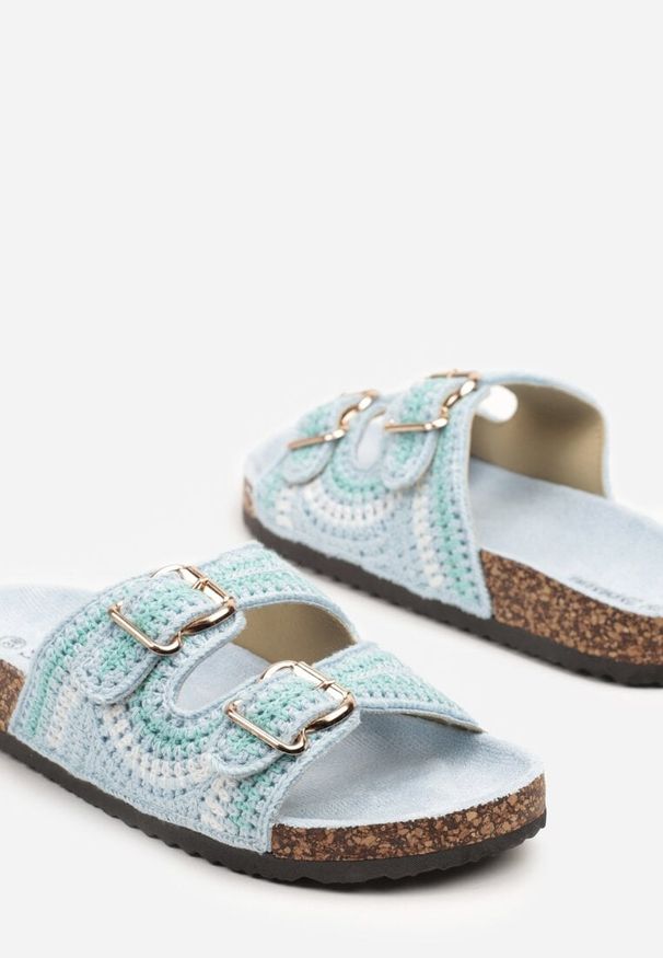 Renee - Niebieskie Klapki Ozdobione Klamrami i Plecionymi Paskami Adisila. Okazja: na co dzień, na imprezę. Kolor: niebieski. Wzór: aplikacja. Sezon: lato. Styl: elegancki, casual