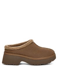 Ugg Klapki W New Heights Cozy Clog 1162510 Brązowy. Kolor: brązowy. Materiał: skóra