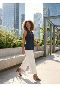 Sinsay - Spodnie wide leg z paskiem - kremowy. Kolor: kremowy #1