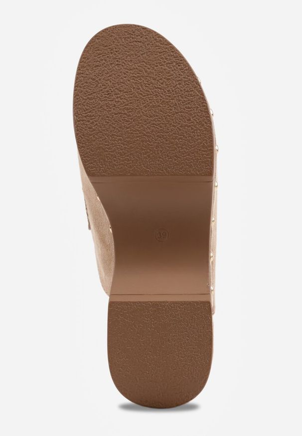 Renee - Beżowe Klapki Drewniaki o Fasonie Loafersów z Ozdobnymi Nitami Sargita. Okazja: na co dzień. Kolor: beżowy. Materiał: skóra. Wzór: haft. Styl: casual, elegancki