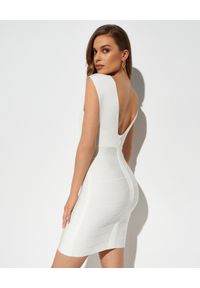 HERVE LEGER - Bandażowa sukienka Icon w kolorze złamanej bieli. Okazja: na wesele, na imprezę, na ślub cywilny. Kolor: biały. Materiał: tkanina. Styl: wizytowy #5
