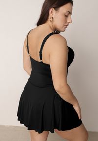 Born2be - Czarny Strój Kąpielowy Jednoczęściowy o Kroju Sukienki z Siateczkową Wstawką Earena. Kolekcja: plus size. Kolor: czarny #6