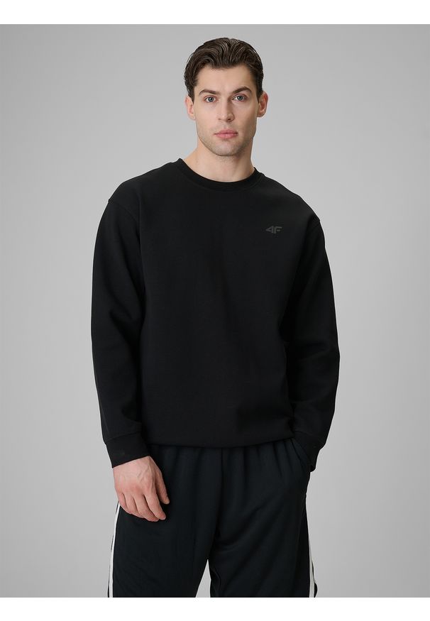 4f - 4F Bluza dresowa regular bez kaptura męska - czarna XXL. Okazja: na co dzień. Typ kołnierza: bez kaptura. Kolor: czarny. Materiał: dresówka. Styl: casual, klasyczny