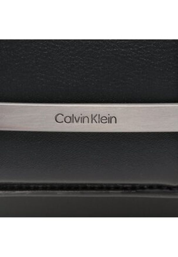 Calvin Klein Torebka Bar Hardware Crossbody K60K610732 Czarny. Kolor: czarny. Materiał: skórzane