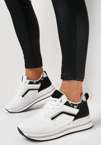 Born2be - Biało-Czarne Sznurowane Sneakersy na Płaskiej Podeszwie Zdobione Brokatem Gerine. Kolor: biały. Materiał: materiał. Wzór: aplikacja. Obcas: na płaskiej podeszwie #5