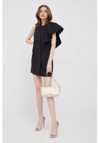 Sisley sukienka kolor czarny mini dopasowana. Kolor: czarny. Materiał: tkanina. Typ sukienki: dopasowane. Długość: mini