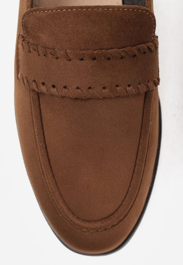 Born2be - Jasnobrązowe Mokasyny Vices ze Skórzaną Wkładką i Ozdobnymi Przeszyciami Adestiia. Kolor: brązowy. Materiał: skóra. Styl: elegancki, klasyczny