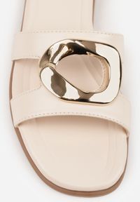 Born2be - Beżowe Klapki Ozdobione Geometryczną Klamrą i Wycięciami Felixis. Okazja: na co dzień, do pracy, na spacer. Kolor: beżowy. Materiał: jeans. Wzór: geometria, aplikacja. Sezon: lato. Styl: casual, klasyczny #4