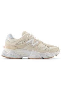 Buty dziecięce New Balance GC9060AA – beżowe. Okazja: na co dzień, na uczelnię. Kolor: beżowy. Materiał: skóra, materiał, guma, syntetyk. Szerokość cholewki: normalna. Sport: turystyka piesza
