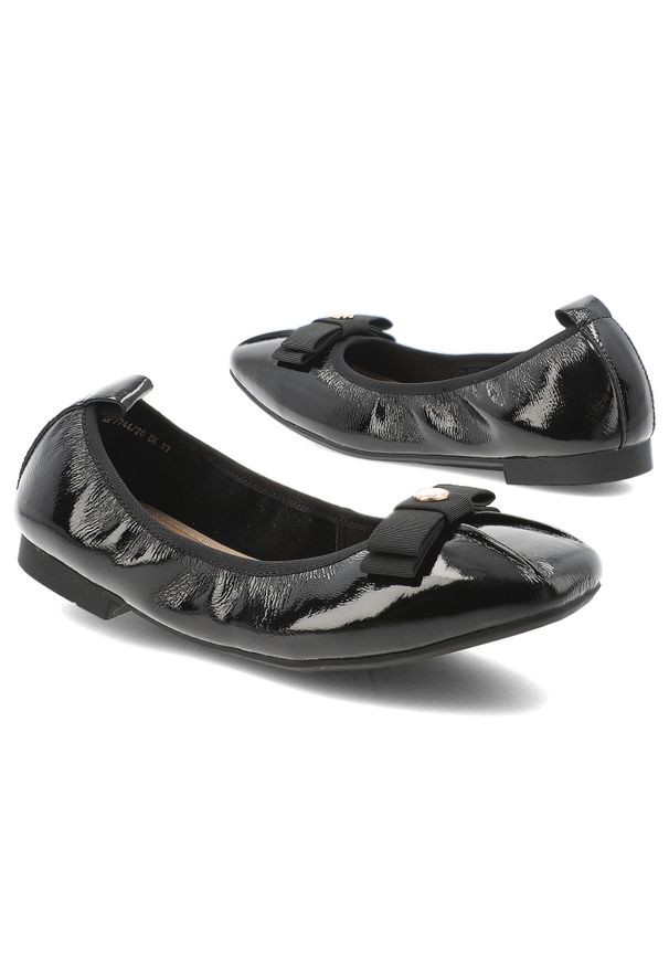 Baleriny damskie Filippo, cholewka ze skóry naturalnej lakierowanej wsuwany fason z ozdobną kokardą zabudowany przód na płaskiej podeszwie, czarne, D. Kolor: czarny. Materiał: skóra, lakier. Szerokość cholewki: normalna. Obcas: na płaskiej podeszwie