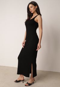 Born2be - Czarna Gładka Sukienka z Wiskozy o Dopasowanym Kroju na Ramiączkach Daphitia. Okazja: do pracy, na co dzień. Kolor: czarny. Materiał: wiskoza. Długość rękawa: na ramiączkach. Wzór: gładki. Typ sukienki: proste, dopasowane. Styl: elegancki, casual #4