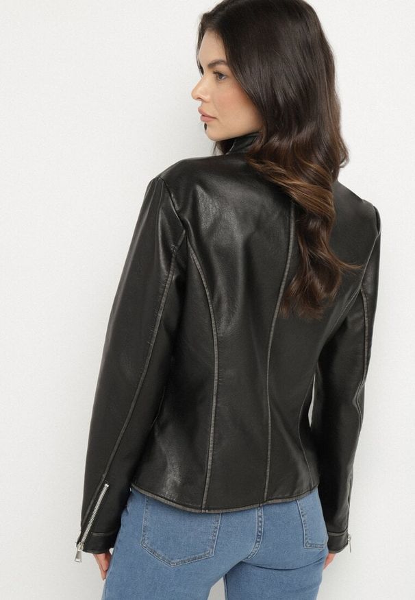 Born2be - Czarna Kurtka w Stylu Ramoneski Ozdobiona Przeszyciami Idivila. Okazja: na co dzień. Kolor: czarny. Materiał: jeans. Wzór: aplikacja. Styl: casual, elegancki, rockowy