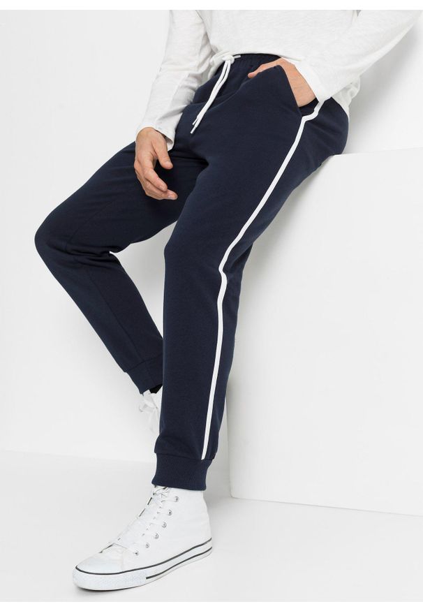 bonprix - Spodnie sportowe z kontrastowymi detalami (2 pary). Kolor: czarny. Styl: sportowy