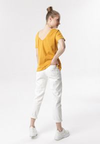 Born2be - Camelowy T-shirt Laigana. Długość rękawa: krótki rękaw. Długość: krótkie #4