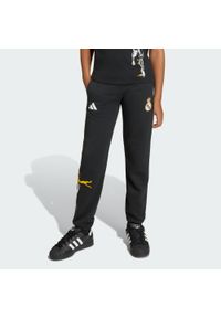 Adidas - Spodnie adidas Real Madrid Avengers Kids. Kolor: czarny. Wzór: motyw z bajki. Sport: piłka nożna #1