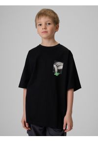 4f - 4F T-shirt loose z nadrukiem chłopięcy - czarny 134/140 (8-10 lat). Okazja: na co dzień. Kolor: czarny. Materiał: dzianina, bawełna, materiał. Wzór: nadruk. Sezon: lato. Styl: casual, klasyczny #1