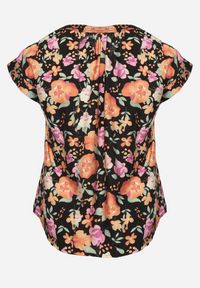 Born2be - Czarna Bluzka w Kwiaty z Dekoltem V z Wiskozą Odalisa. Okazja: na co dzień. Kolekcja: plus size. Kolor: czarny. Materiał: wiskoza. Wzór: kwiaty. Sezon: lato, wiosna. Styl: elegancki, casual #4