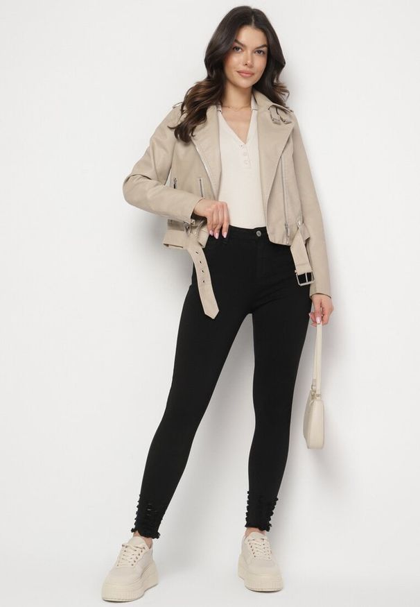 Born2be - Czarne Jeansy z Wiskozą o Kroju Skinny z Przetarciami Taledis. Okazja: na co dzień. Stan: podwyższony. Kolor: czarny. Styl: klasyczny, elegancki, casual
