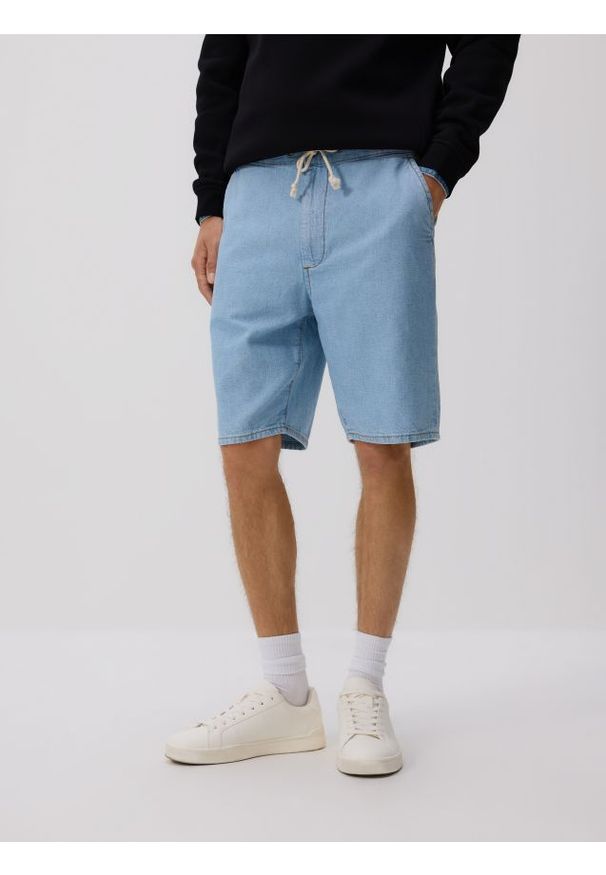Reserved - Jeansowe szorty straight - niebieski. Kolor: niebieski. Materiał: jeans